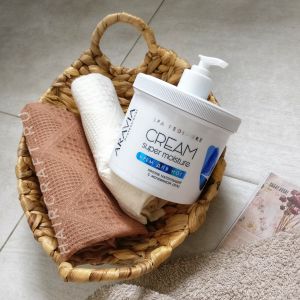Крем для ног от натоптышей с мочевиной Super Moisture 550 мл